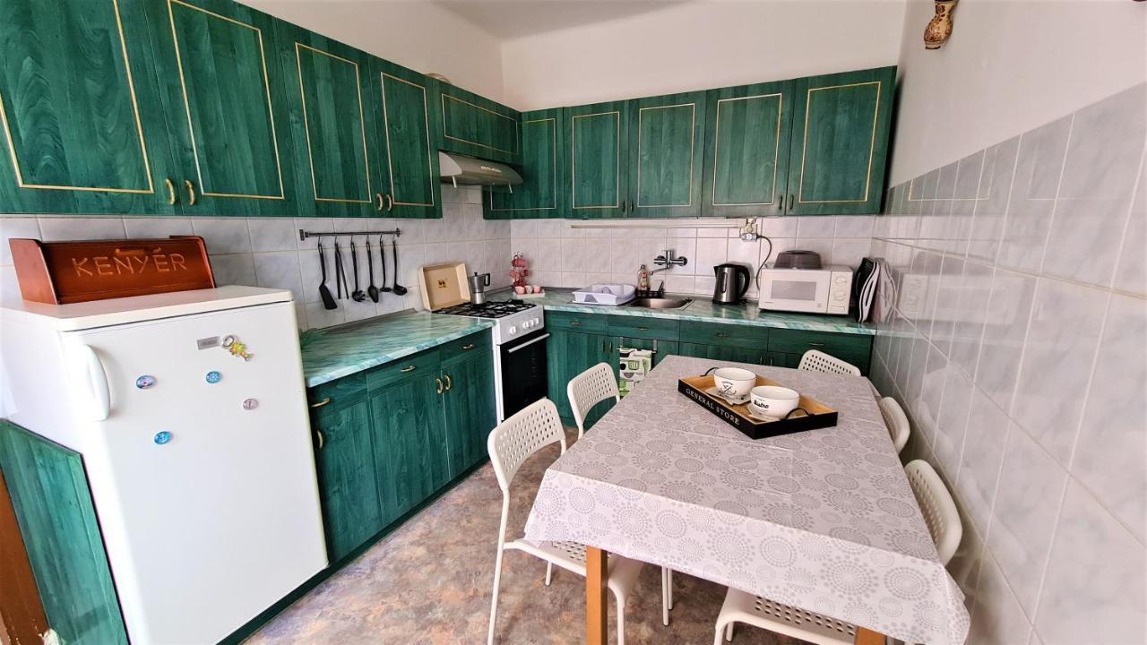 Vitorlas Apartman Шарвар Екстер'єр фото